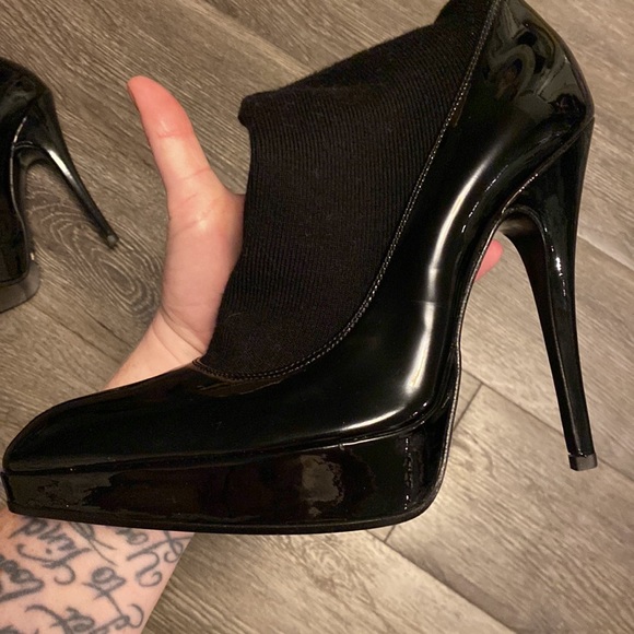 Dolce & Gabanna high heel black patent leather pumps amd socks - Picture 9 of 13